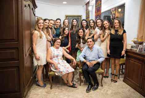 Eugenia Puertes, indumentarista oficial de Rocío Gil y su Corte de Honor