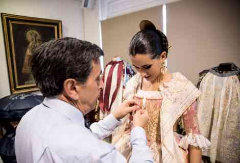 La Corte de Honor estrenó el segundo traje oficial, del siglo XVIII obra de Eugenia Puertes