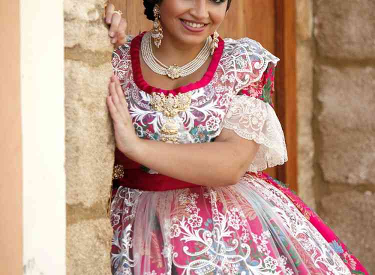 Pilar Ram  rez   Falla Par  s Pedrera