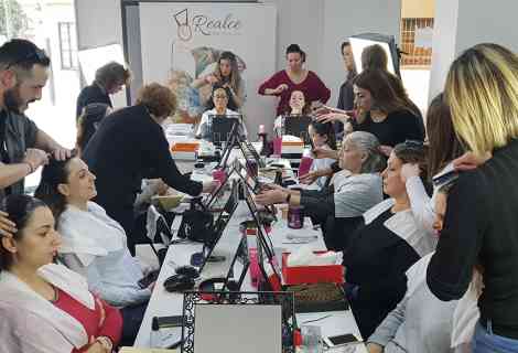 Cursos y talleres de peinado de valenciana y maquillaje en Realce