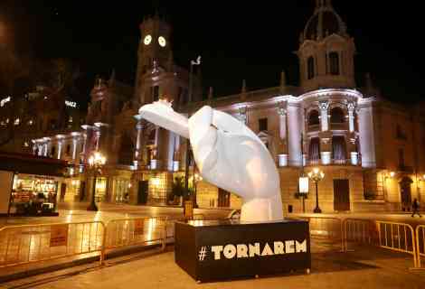 Pebetero en la plaza del Ayuntamiento