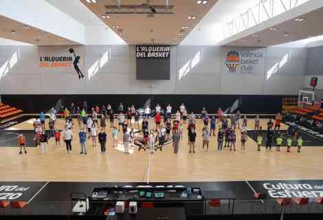 L'Alqueria del Basket recibió al mundo fallero 