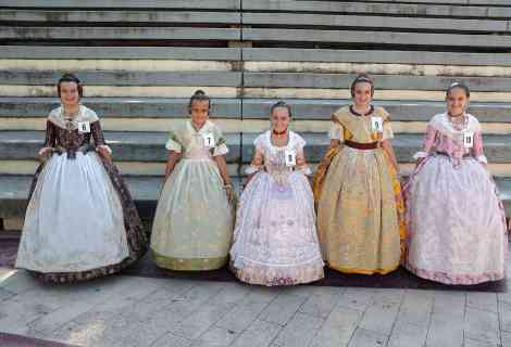 Candidatas al trono infantil de la fiesta
