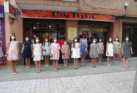 La Fallera Mayor Infantil de Valencia y su corte recibieron el tercer traje oficial