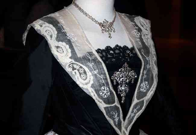 CAsins AAntic Westing  10 