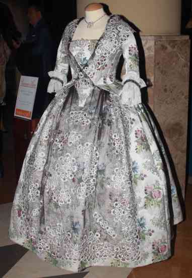 CAsins AAntic Westing  11 