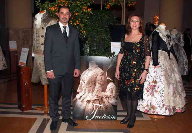 CAsins AAntic Westing  1 