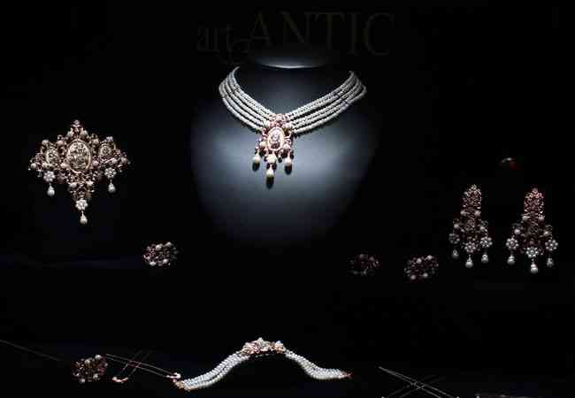 CAsins AAntic Westing  22 