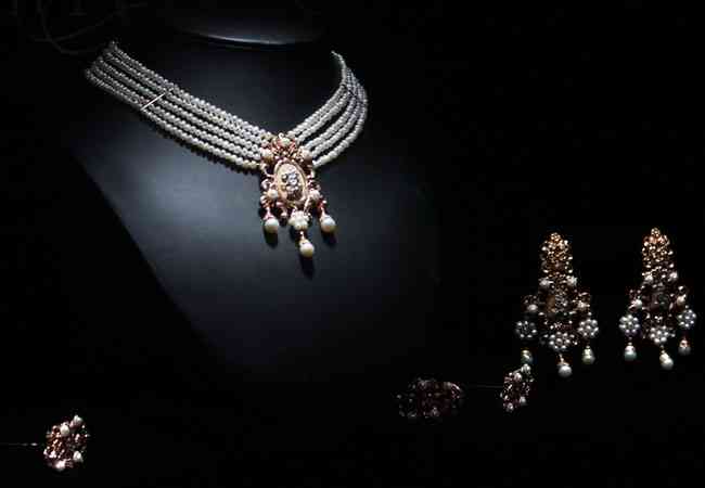 CAsins AAntic Westing  23 