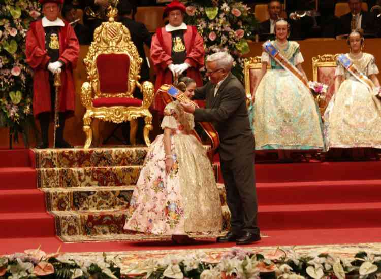 f9842f7c 88f5 46a3 881f ffebcee48dbf