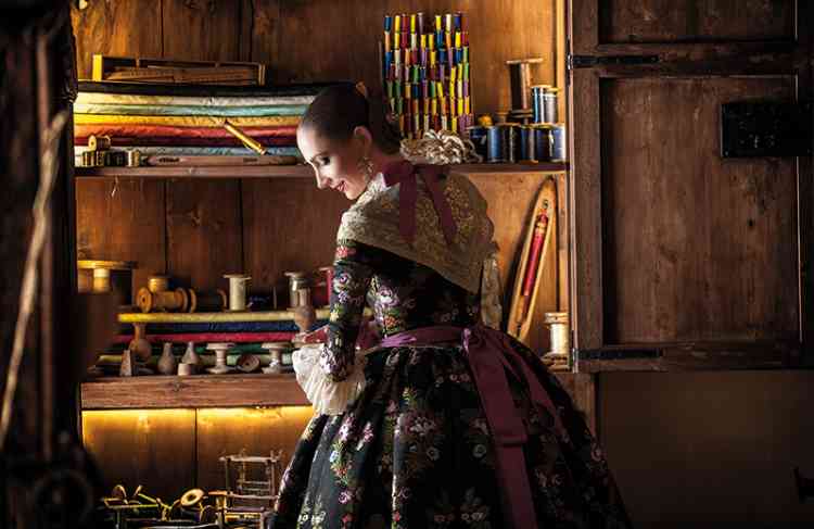 TRAJE 05 RAQUEL ALARIO 043