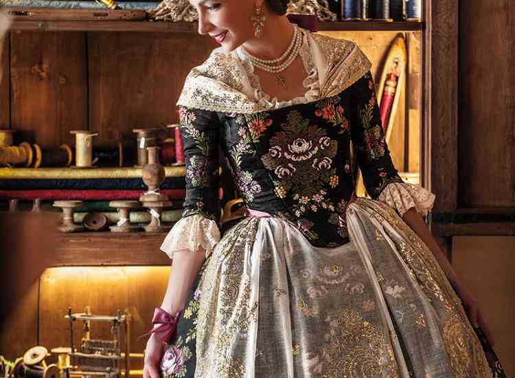 TRAJE 05 RAQUEL ALARIO 044