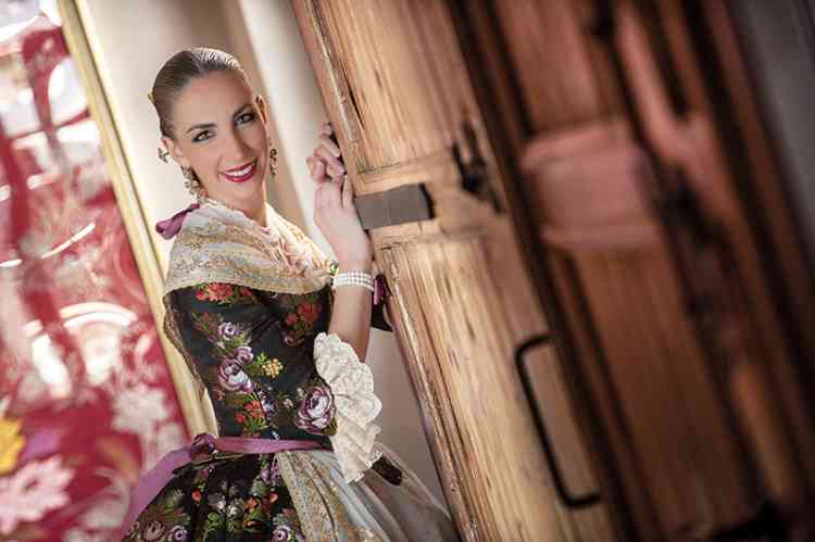 TRAJE 05 RAQUEL ALARIO 045