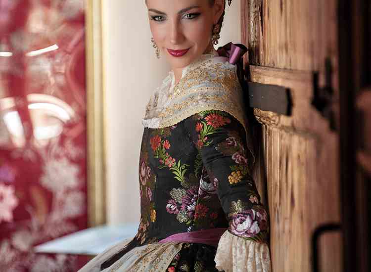 TRAJE 05 RAQUEL ALARIO 046