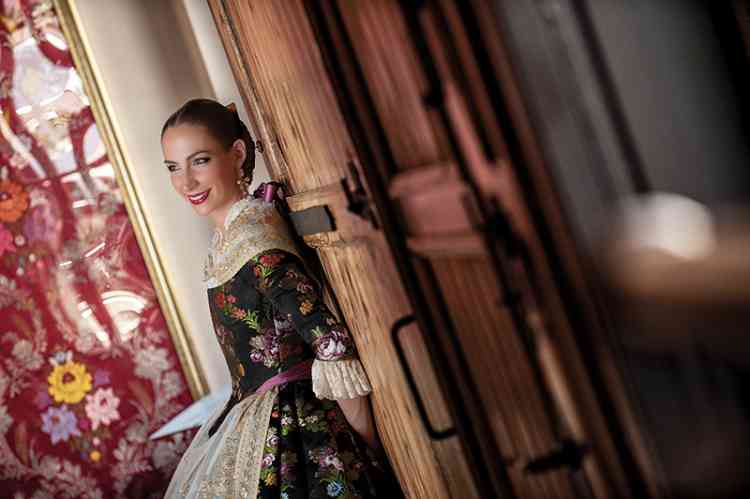 TRAJE 05 RAQUEL ALARIO 047