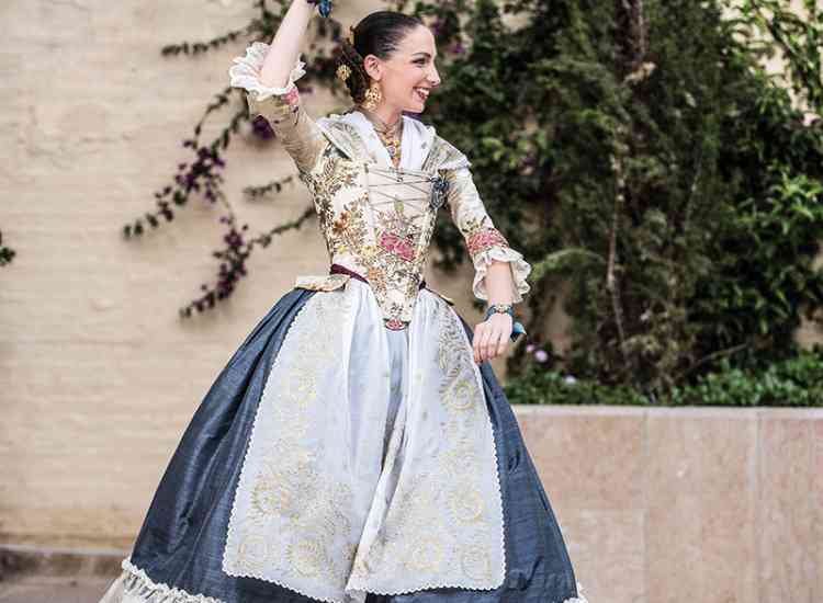 TRAJE 08 RAQUEL ALARIO 064