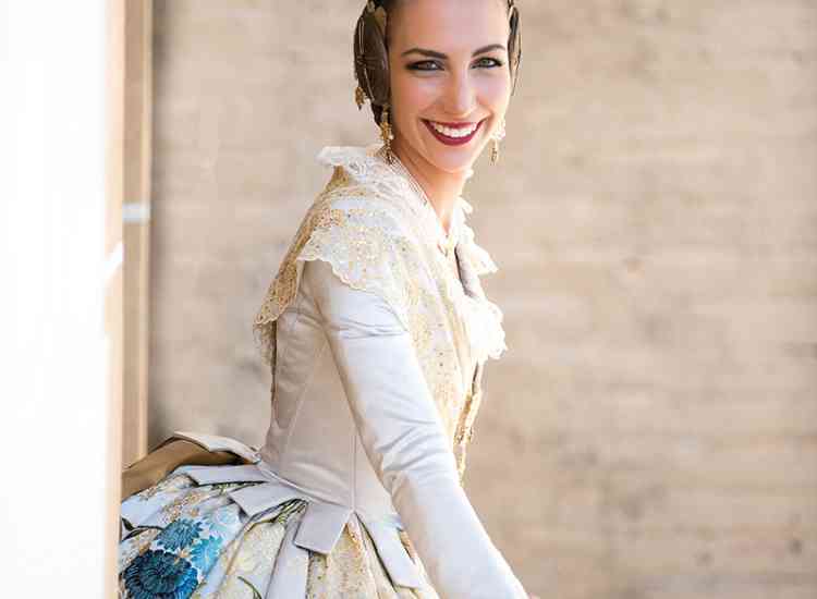 TRAJE 02 RAQUEL ALARIO 021