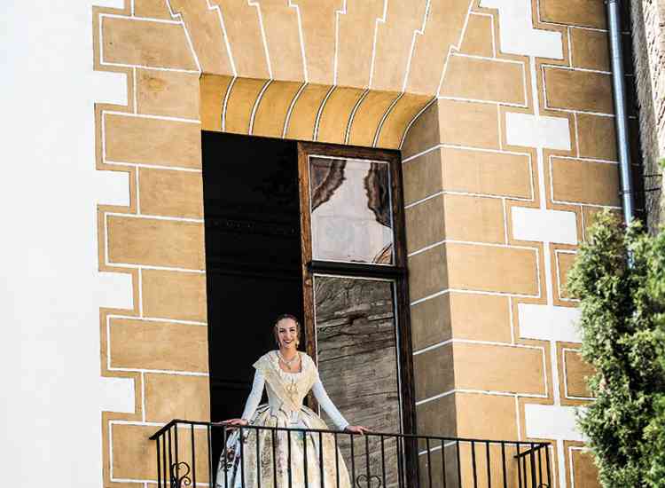 TRAJE 02 RAQUEL ALARIO 023