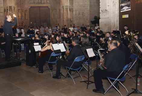 El pasodoble fallero se reivindica en la Plaza de la Virgen