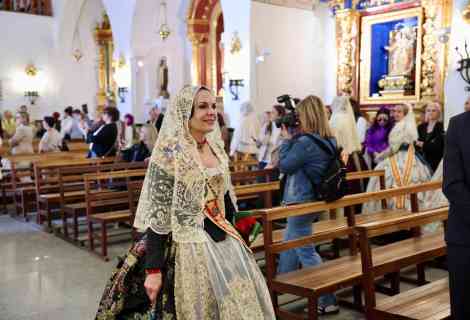 La Fallera Mayor de Valencia acompañó a la falla de Sant Antoni de Portmany en su 25 aniversario