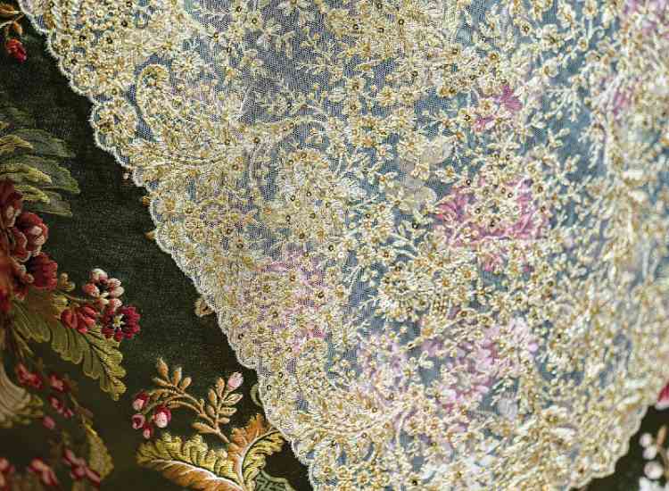 manteletado oficial lucia