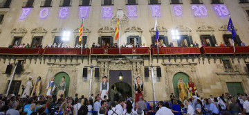 Alicante acuerda la suspensión de las Hogueras en el mes de junio