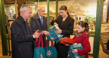 Las Falleras Mayores de Valencia visitaron el Mercado de la Navidad de El Corte Inglés Las Falleras Mayores de Valencia visitaron el Mercado de la Navidad de El Corte Inglés