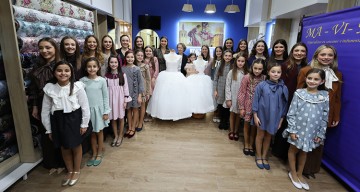 Las Falleras Mayores de Valencia reciben los cancanes oficiales de MA-VI-MAR para sus segundos trajes