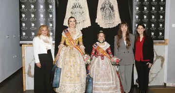 Alan Indumentaria hizo entrega de las mantillas oficiales a las Falleras Mayores de Valencia y sus Cortes de Honor