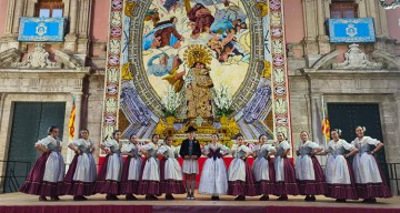 La Dansà Infantil lleva la alegría a la plaza de la Virgen