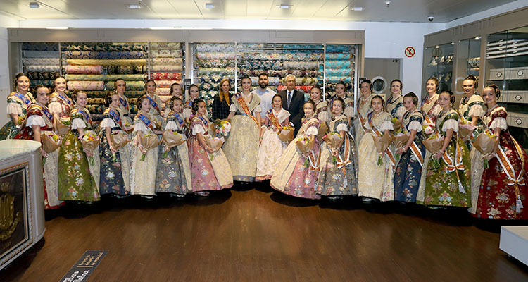 Las Falleras Mayores de Valencia visitan El Corte Inglés