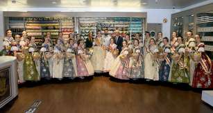 Las Falleras Mayores de Valencia visitan El Corte Inglés