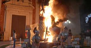 Turís se rindió al fuego tras el pulso del viento