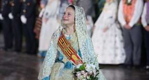 El mundo de las Fallas ofrendó a la Patrona de Valencia